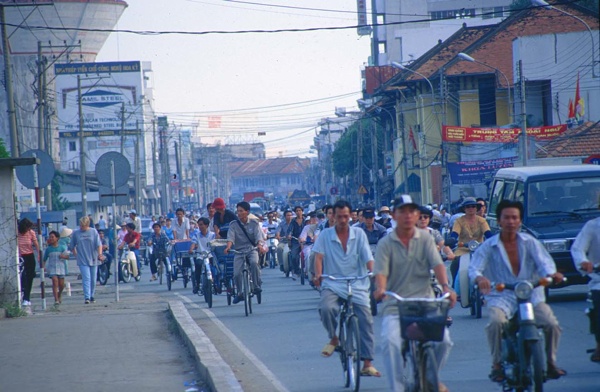 Photo: Bike commuters in Saigon. (photo courtesy tropicalisland.de).