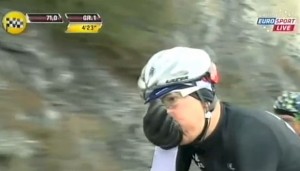 Lars Bak glove blowing screen grab